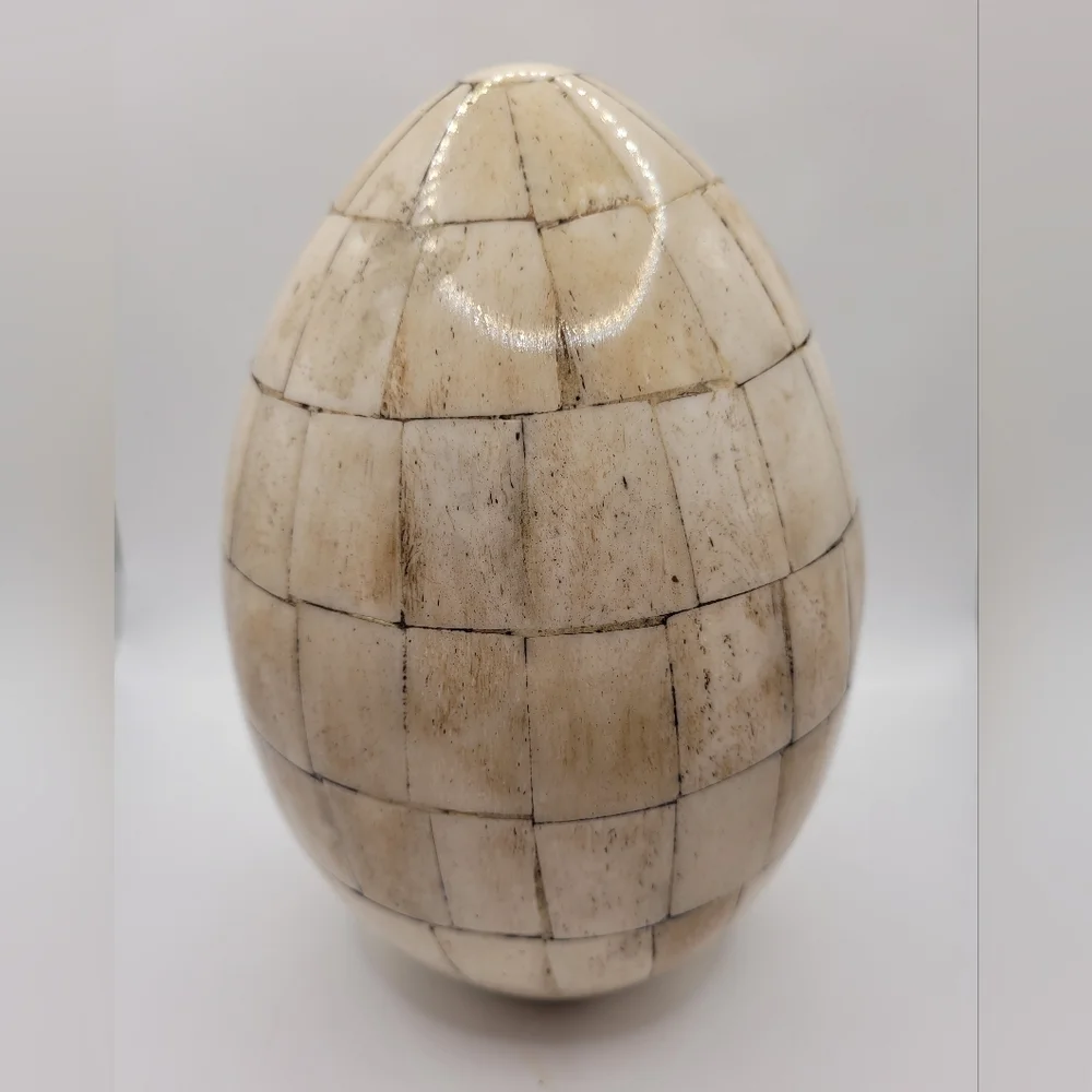 Crate & Barrel Ivory Color Bone Egg Shape Table Decorative Paper Weight